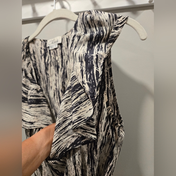 100% Silk Chaus Black and Cream Patterned Wrap Top - Picture 2 of 6